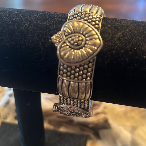 Silver bangle with hearts on it - Picture 1 of 3